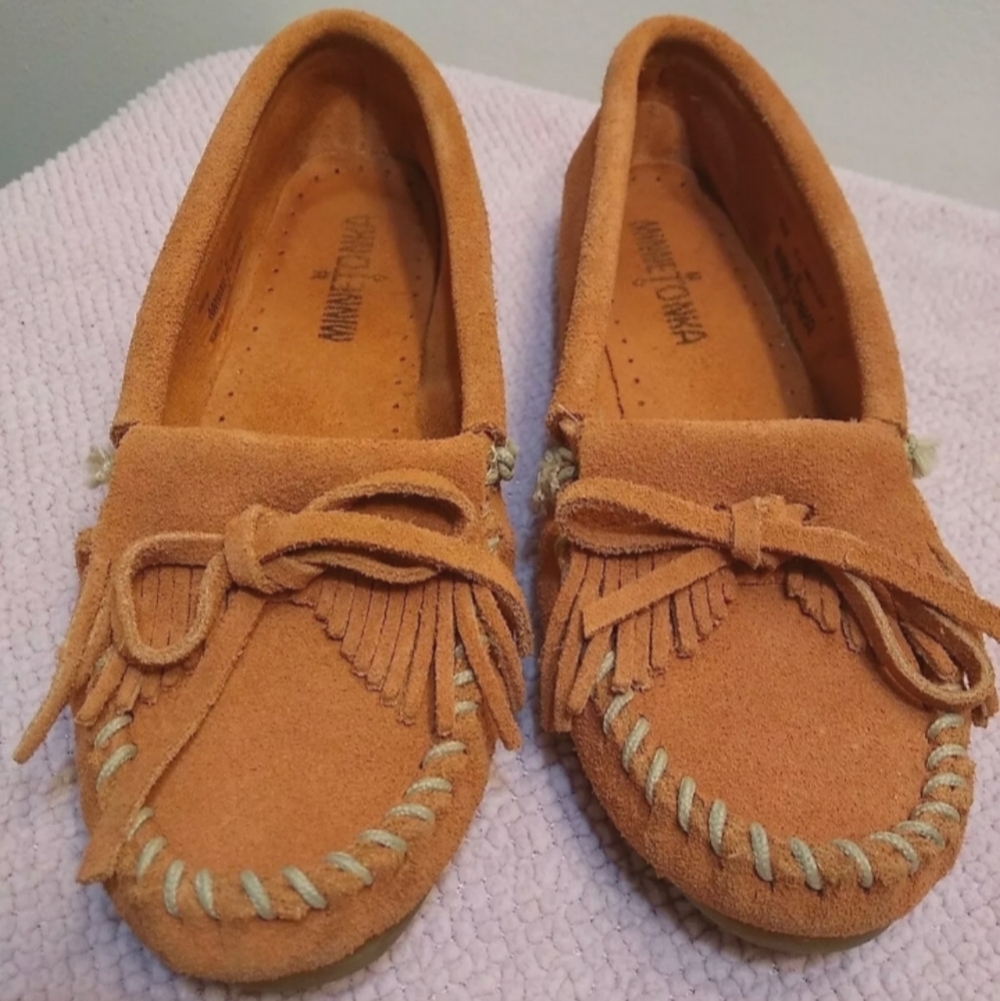 Minnetonka women's size 7 mocassins slip ons 407 S Orange/Rust color